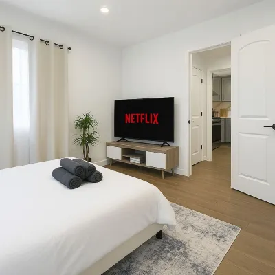 Chic 3BR/2BA Home in Encino Các khách sạn gần Los Encinos State Historic Park