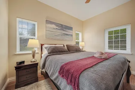 Vineyard Oasis: Luxury Home in the Heart of Sonoma. Отели рядом с Аэропорт Чарльз М. Шульц