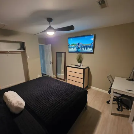 Modern/Retro 1br Condo by Exceptional Stays