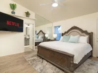 L'Amore: A Spacious 4-bedroom pool house in lovely Chandler Hotels near Walmart Supercenter