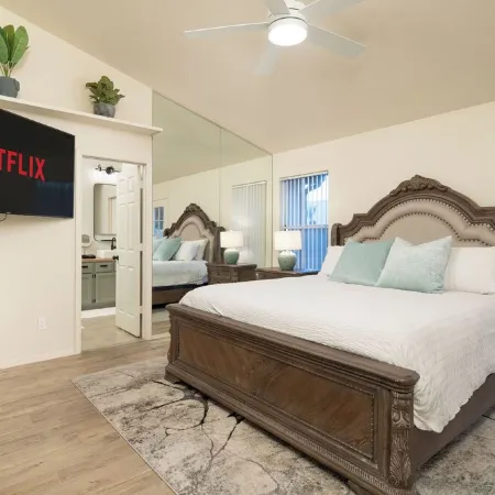 L'Amore: A Spacious 4-bedroom pool house in lovely Chandler