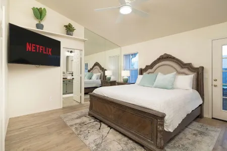 L'Amore: A Spacious 4-bedroom pool house in lovely Chandler Отели рядом с достопримечательностью «Колледж Чандлер Гилберт Коммьюнити в Пекос Кампус»