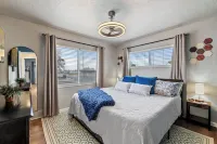 Stylish, Comfortable, Mtn Views, Huge Fenced Yard, King Beds, Cozy Fireplace! Hotels in Murray