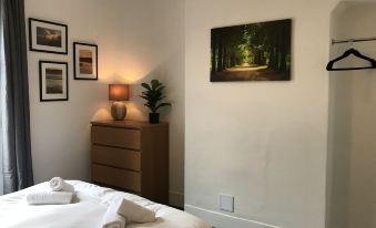 Bright Spacious 3-Bed with Office & Patio, Preston