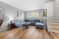 Spacious 2 Bed Townhome by StayLage Hotels in Frontier Township