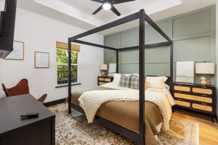 BRAND NEW - Peaceful Waterfront  -  5 Minutes From Caddo State Park!