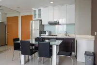 Vibrant Luxurious 2Br Apartment at Aryaduta Residence Connected to Cito Mall Hotels in Gayungan