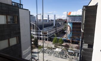 2Ndhomes Deluxe Studio w Sauna & Balcony