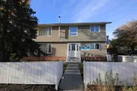 Jenny's Guest House Hoteles cerca de Yellowknife City Hall & Park