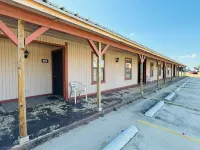 Four Horsemen Hotel Hotels in Pilot Point