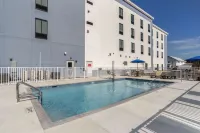 Comfort Inn & Suites Panama City Beach - Pier Park Area Hotels in Laguna Beach