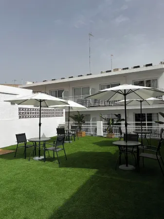 Alfons Hotel Отели рядом с достопримечательностью «Es Bot - Algaiarens»