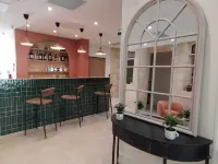 Bloom Hostel Bar & Garden