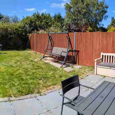 Elegant 5Br Home with Free EV,Garden and Parking Hotel Exterior