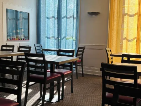 Hôtel le Lacuzon Отели в г. Корьер