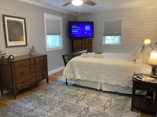 Pet-Friendly Obx Retreat - 3Br/2BA -  Private Beach Parking MP6 Kill Devil Hills