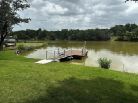 Newly Built Lakefront Getaway! Your Perfect Escape Awaits You @ Deer Creek Cabin Hotels in Stephens County