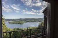 Holiday house "Waldhaus Anne" in Niedeggen - with a view of the Rursee فنادق في Nideggen