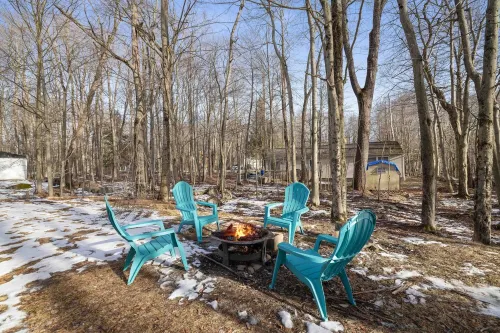 Huge Getaway Home with Gameroom, Arcades, Firepit Hotels in Coolbaugh Township