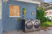 4 Miles From Downtown Tampa C