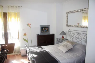 CASA DUAS FONTES - in the historic center of the village and next to the river pool Hotel a 