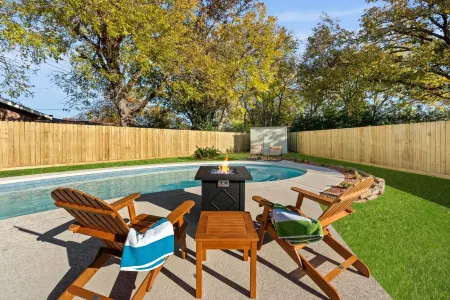 Pool House close to Temple Baylor Scott & White Отели рядом с достопримечательностью «Baylor Scott & White Medical Center — Temple»