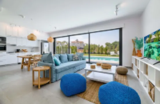 By the Beach - Blue Topaz Villa