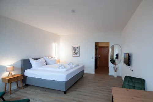 AP 2 Zimmer mit Kingsize-bett und Seeblick