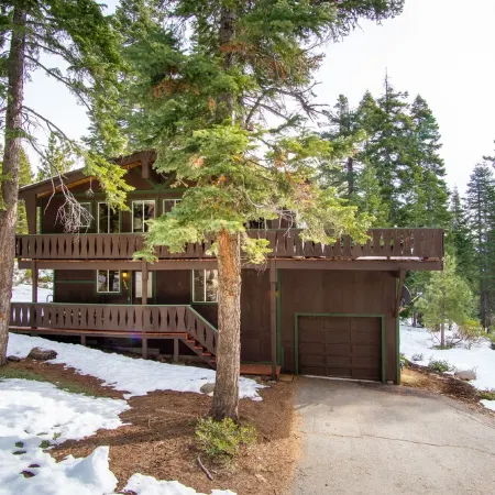 Charming, renovated Carnelian Bay Cabin