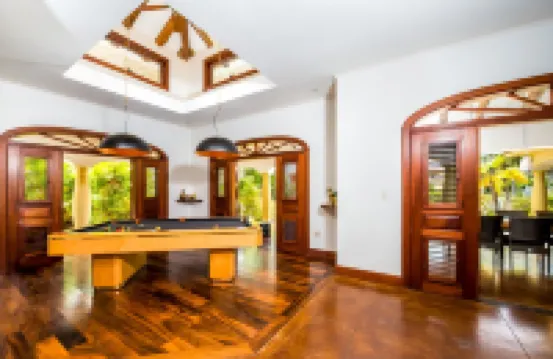 Sophisticated Oceanfront Villa, Beach Access