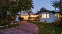 4K SQFT Home Heated Pool with Game Room Hotels in Downtown Hollywood