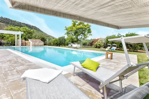 Luxury Villa Laura - new infinity pool, relax and privacy for your holidays - วิลล่า