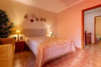 Pleasant beach house with the best sand and calmest sea in the whole Algarve. Hotels in Altura