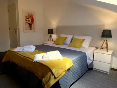 2Stay - A2 Local Accommodation with swimming pool Hotel a 