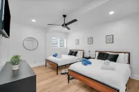 4K SQFT Home Heated Pool with Game Room Hotels in Downtown Hollywood