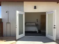 Huge Views in North Joshua Tree w/ Outdoor Bathtub & Shower