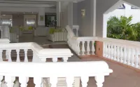 Beachfront Villa in Cupecoy Bay – Serene, Modern & Romantic Honeymoon Escape