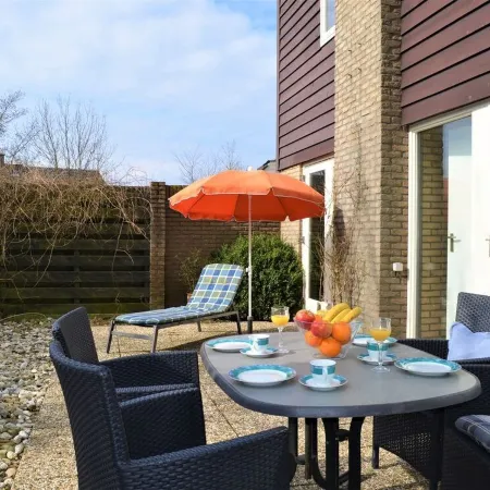 Detached house of 95m2, exclusive on the edge of the park, garden 700m2.