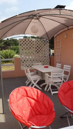 House with garden. Beautiful self-contained flat in villa in the countryside Отели в г. Джункаджо