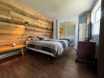 Cozy Scandinavian Chalet 7min from Ski Mont Orford and 5 min from Magog. Hotels near Galerie LAB - LAB Estrimont