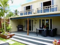 Muri Beachside Villa - Super Popular  Location at Muri Beach, Pool, Kayaks!