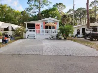 Mojito Bay Hideway-Cute Park model home in beautiful Ramblers Rest resort. Hotels near Catanias Winery