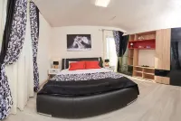 APT 2 CAMERE LUX ZONA LUNEI/COMPLEX - 5 MIN CENTRU Отели в г. 