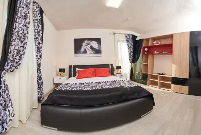 APT 2 CAMERE LUX ZONA LUNEI/COMPLEX - 5 MIN CENTRU Hôtels à : 