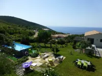 F3 of 80m ², swimming pool with sight on sea and mountains Arrival possible during the week
