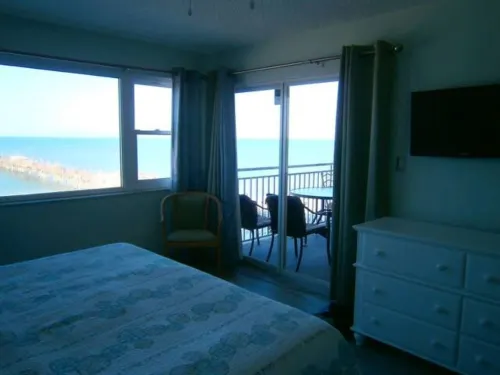 Beachfront Condo 3 Bedrooms/5 Beds/3 Bathrooms