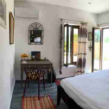 LUXURY STONE VILLA, INFINITY POOL, STUNNING SEA & MOUNTAIN VIEWS OVER BOKA BAY Rooms