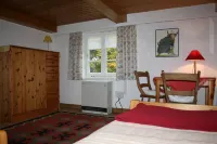Comfortably furnished thatched roof house with a large garden Hotels in Nordfriesland