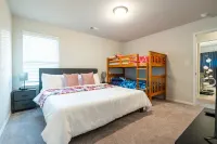 AMAZING LUXURY 4 BEDROOM WITH GAMEROOM MINUTES AWAY FROM DELL DIAMOND & KALAHARI Hotels near Round Rock Premium Outlets