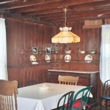 Now Has TV + Linens - Relaxing 4-Bedroom Cottage in Westbrook, CT at West Beach
